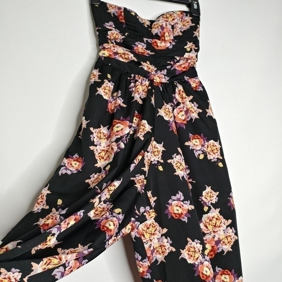 Band of Gypsies Black Floral Romper Jumpsuit - Picture 4 of 12